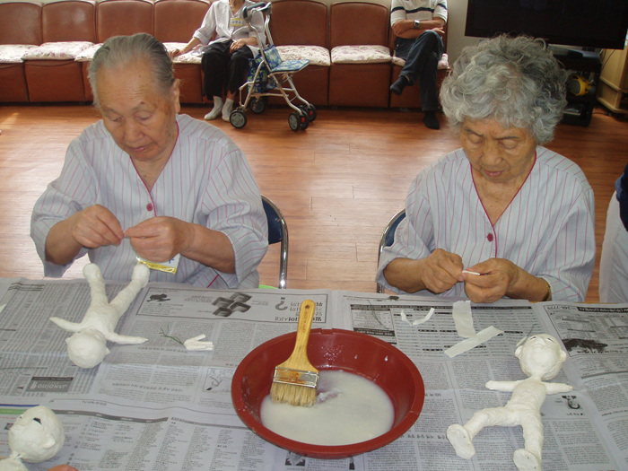 ³ëÀÎÁÖ°£ÁÖ¸»º¸È£¼¾ÅÍ -´ÚÁ¾ÀÌ ÀÎÇü¸¸µé±â-