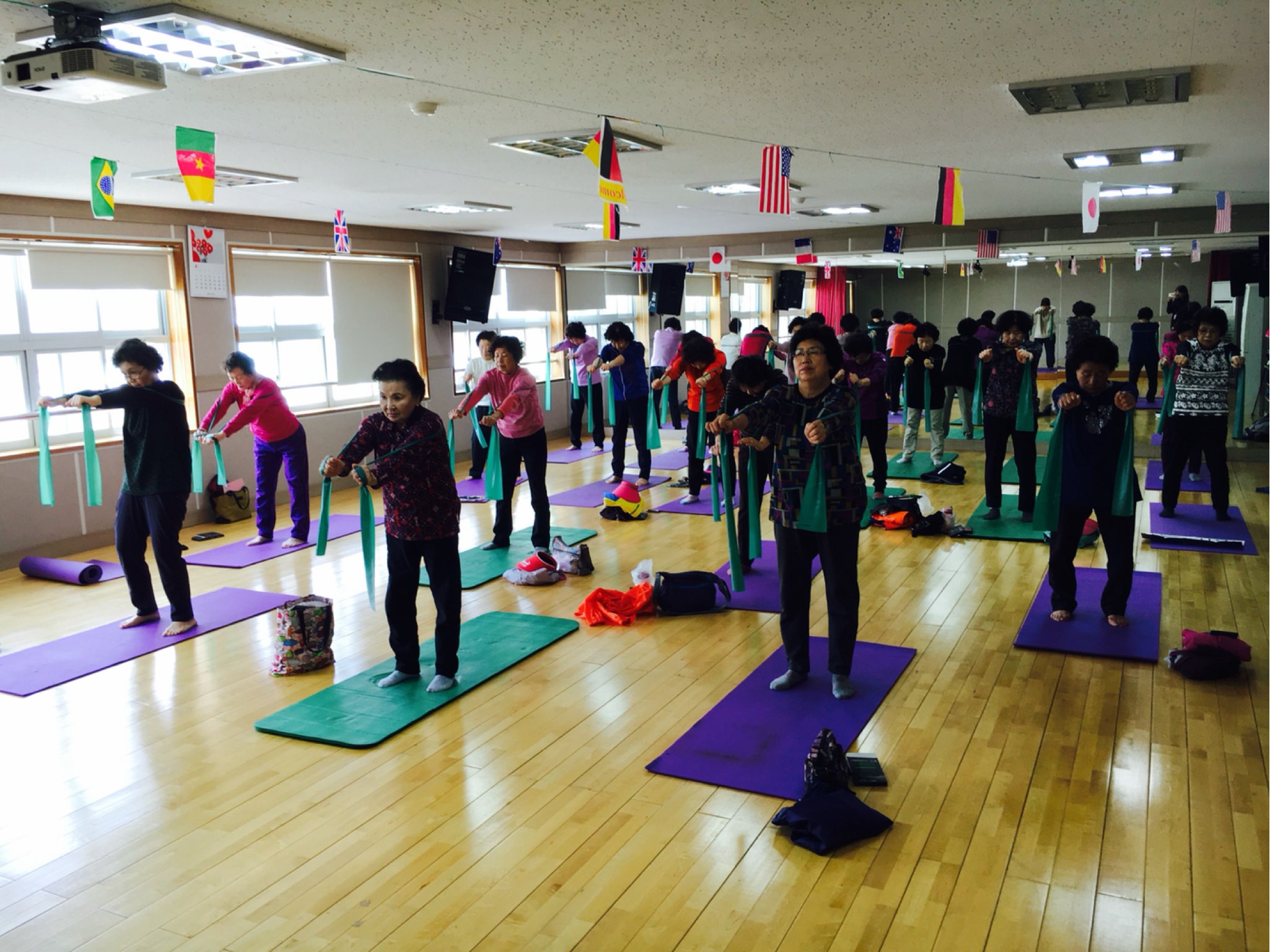 �λ����ʹ��ü�� 4�� ����